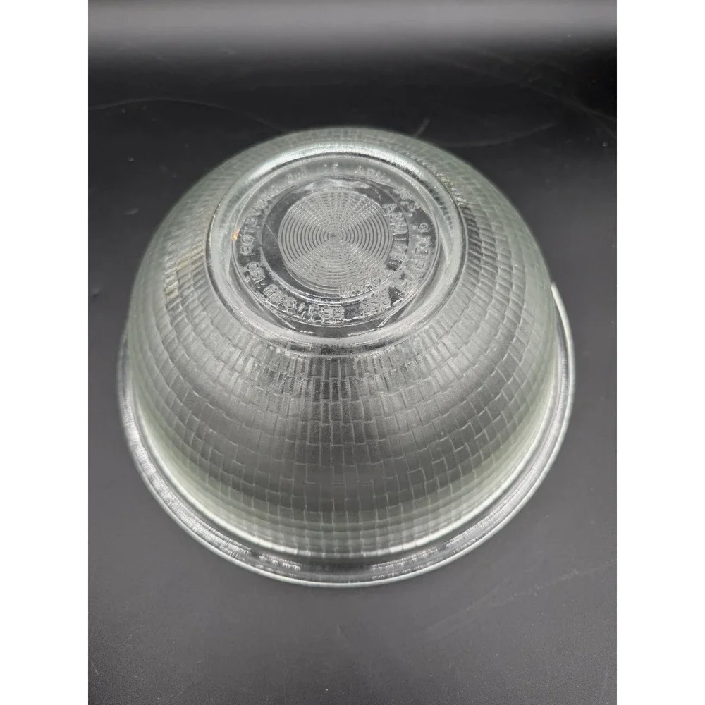 ❄️✨ Vintage Pyrex Frosted Basket‑Weave Textured Bowl – Ovenware – 1960s–1980s